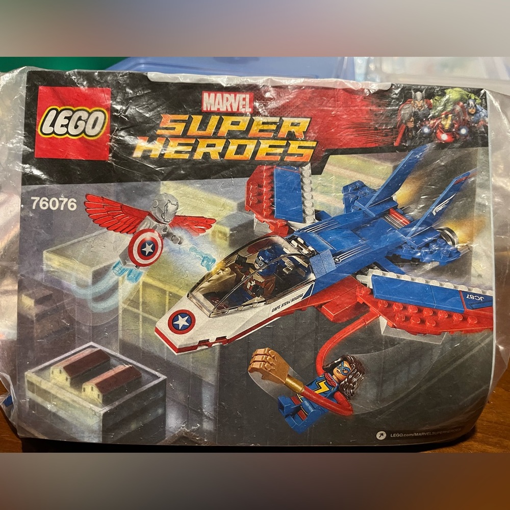LEGO Captain America Jet Pursuit #76076 - Picture 5 of 6